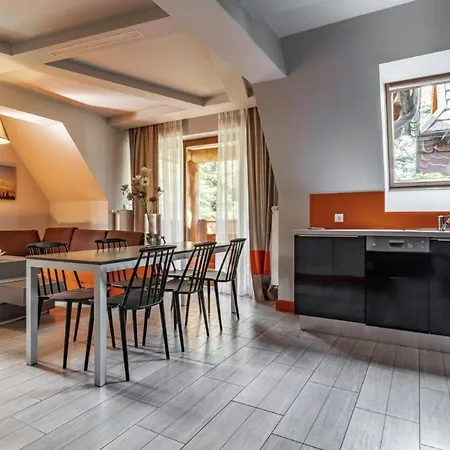 Rezydencja Regle 자코파네